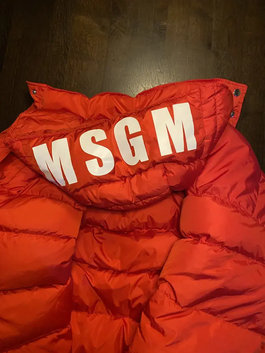 MSGM 로고 빨강 패딩 40